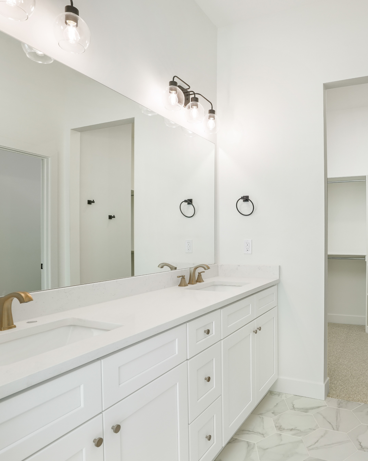 Double Vanity Bath